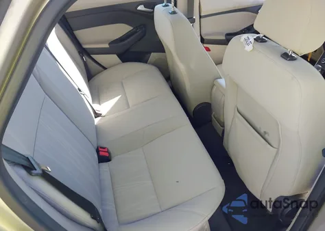 2018 Ford Focus Se z USA, uszkodzony, nr VIN 1FADP3F27JL202508